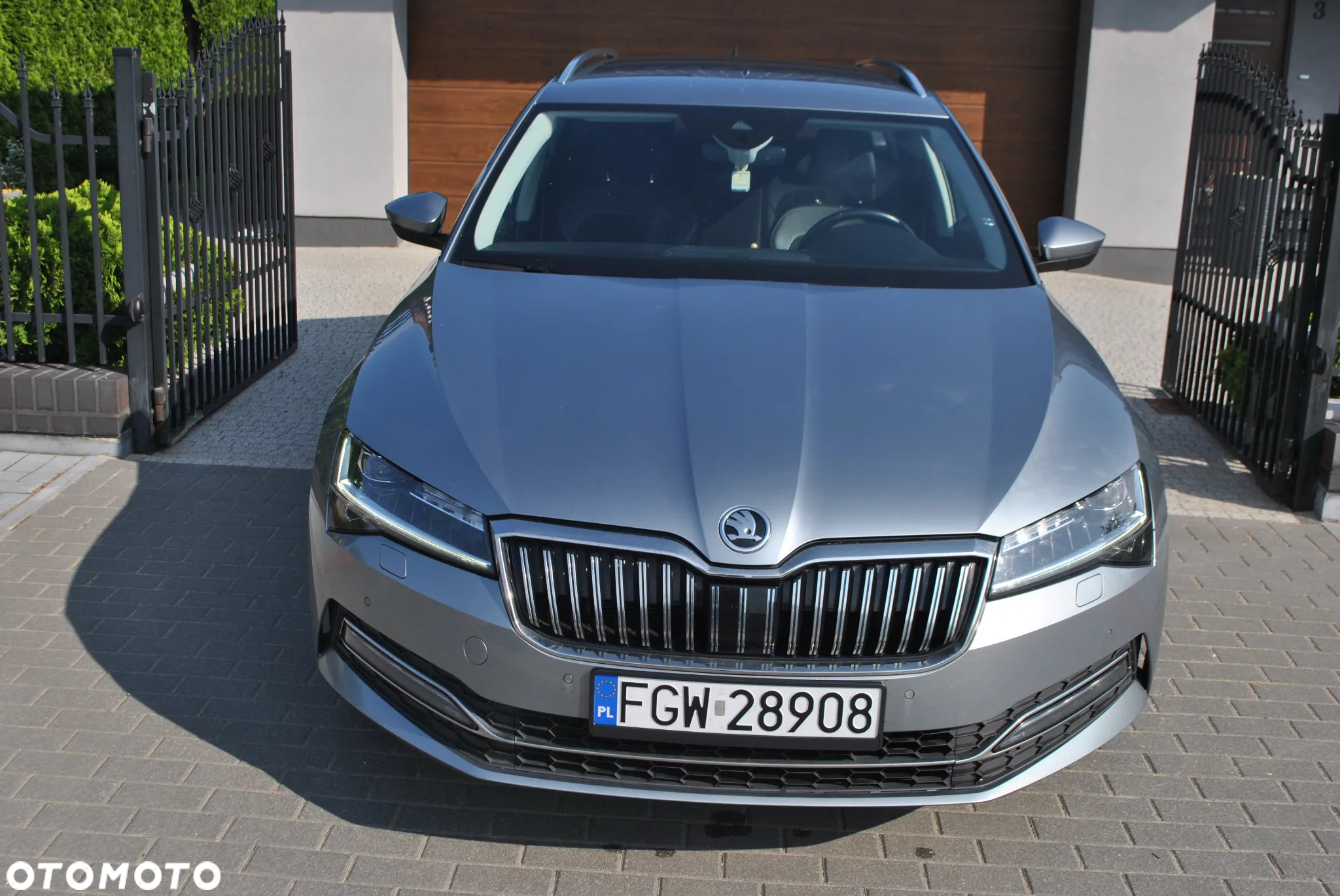Skoda Superb 2.0 TDI DSG Premium Edition - 3
