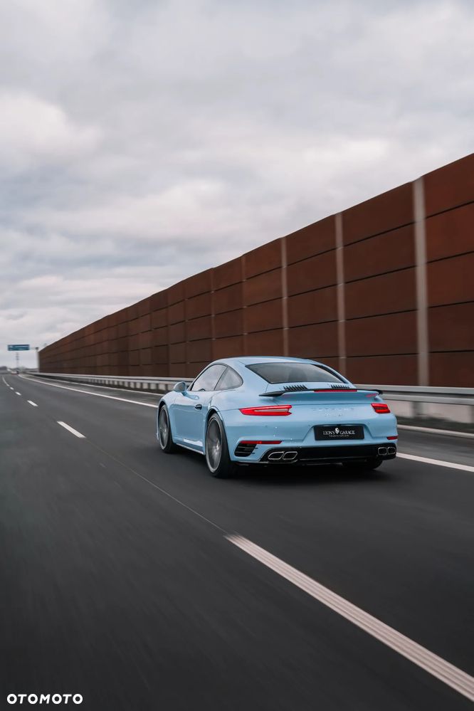 Porsche 911 Turbo - 20