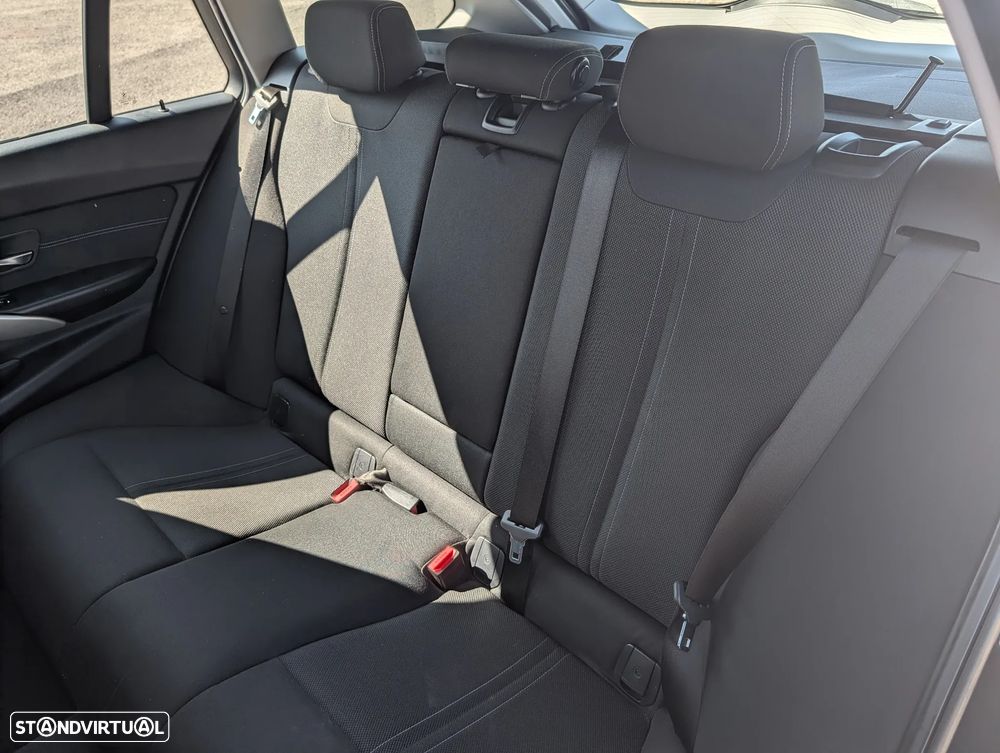 BMW 320 d Auto - 16