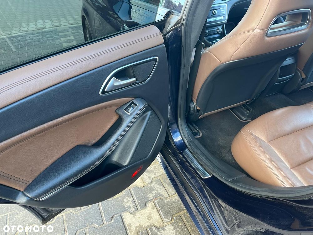 Mercedes-Benz CLA 200 d 7G-DCT AMG Line - 10