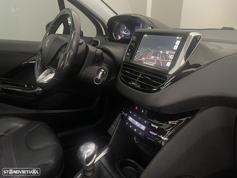 Peugeot 208 1.6 e-HDi Allure - 19