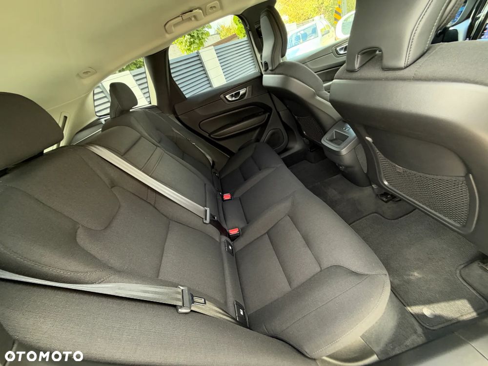 Volvo XC 60 B4 D AWD Momentum Pro - 29