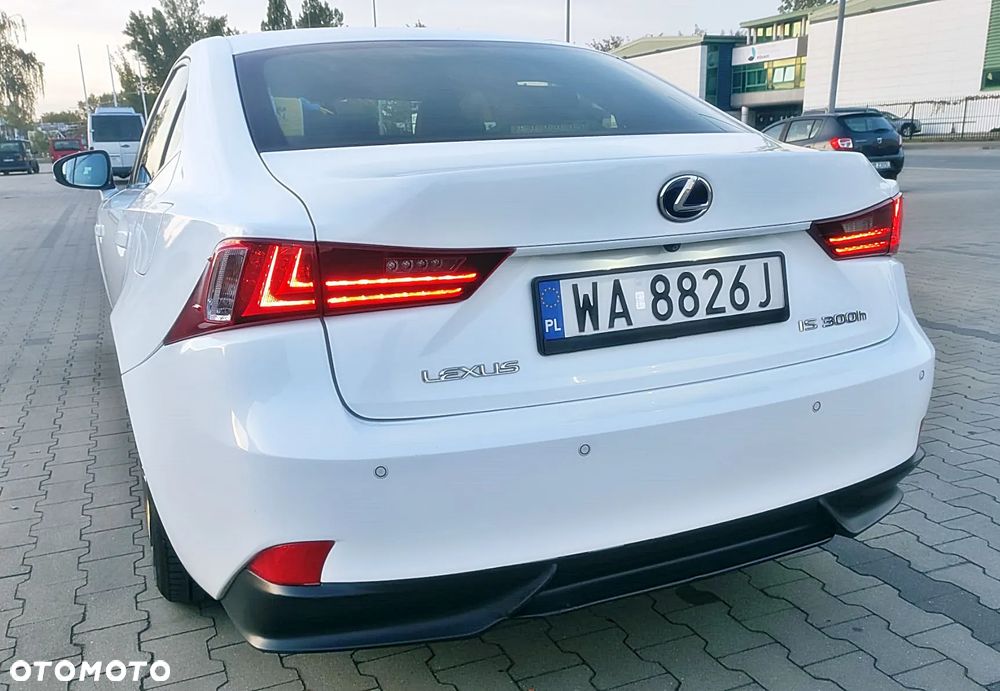 Lexus IS 300h F Sport - 9
