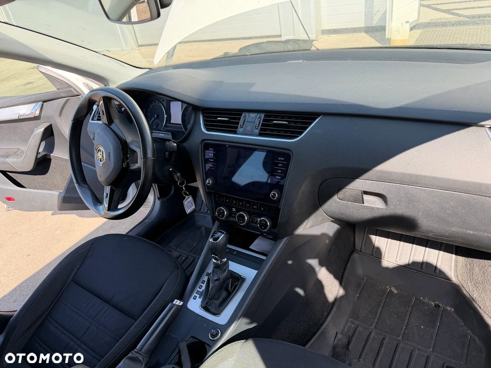 Skoda Octavia 2,0 TDI 13-20r deska konsola przekładka - 2