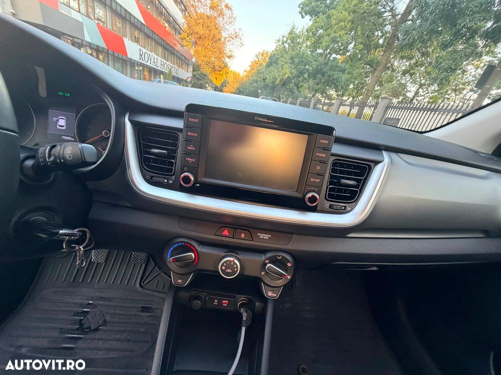 Kia Stonic 1.2 GSL Urban - 16