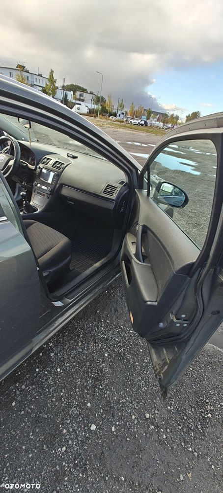 Toyota Avensis Combi 2.0 Executive - 18