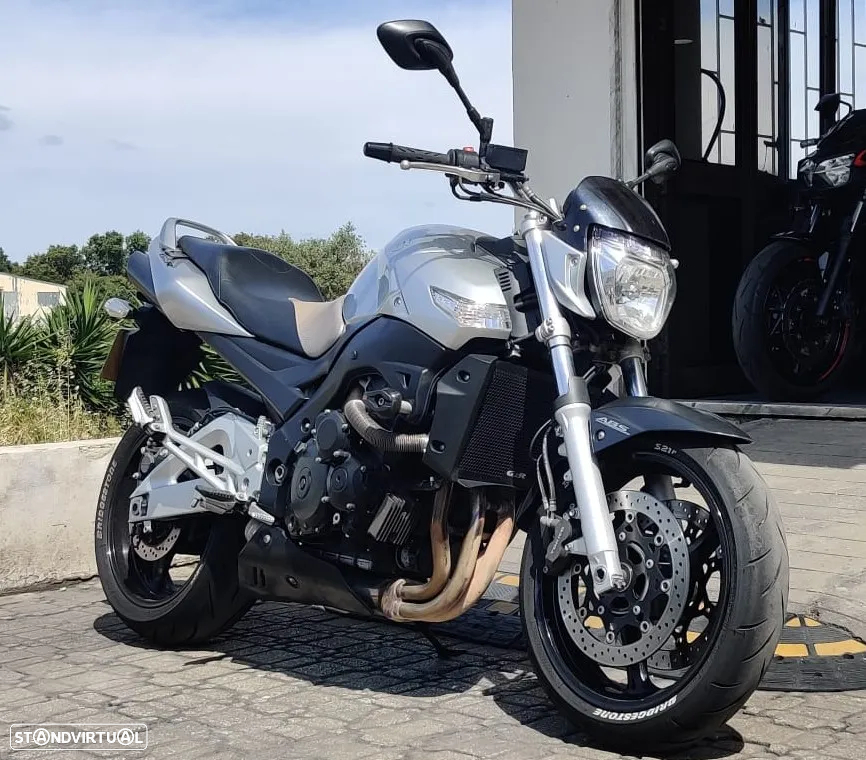 Suzuki GSR 600 - 5