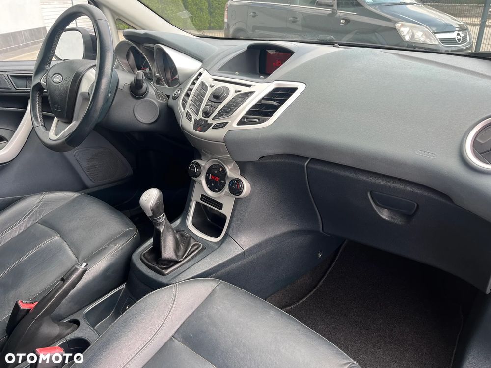 Ford Fiesta - 23