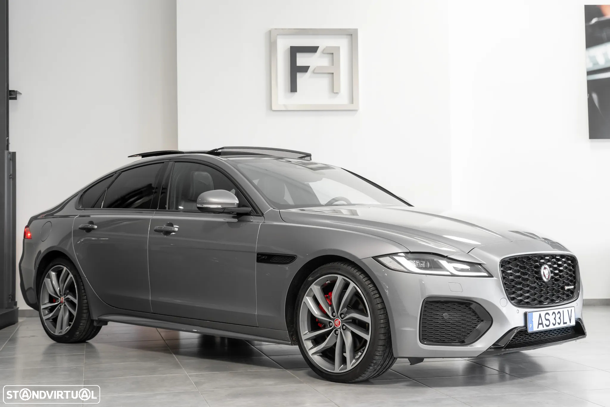 Jaguar XF 2.0 D200 R-Dynamic SE Aut. - 2