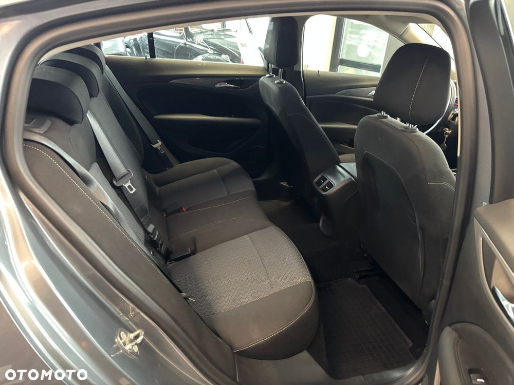 Opel Insignia - 30