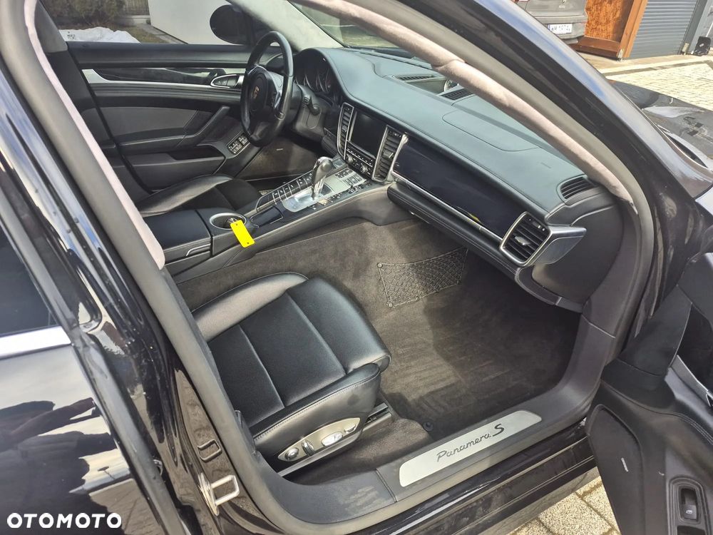Porsche Panamera S - 12