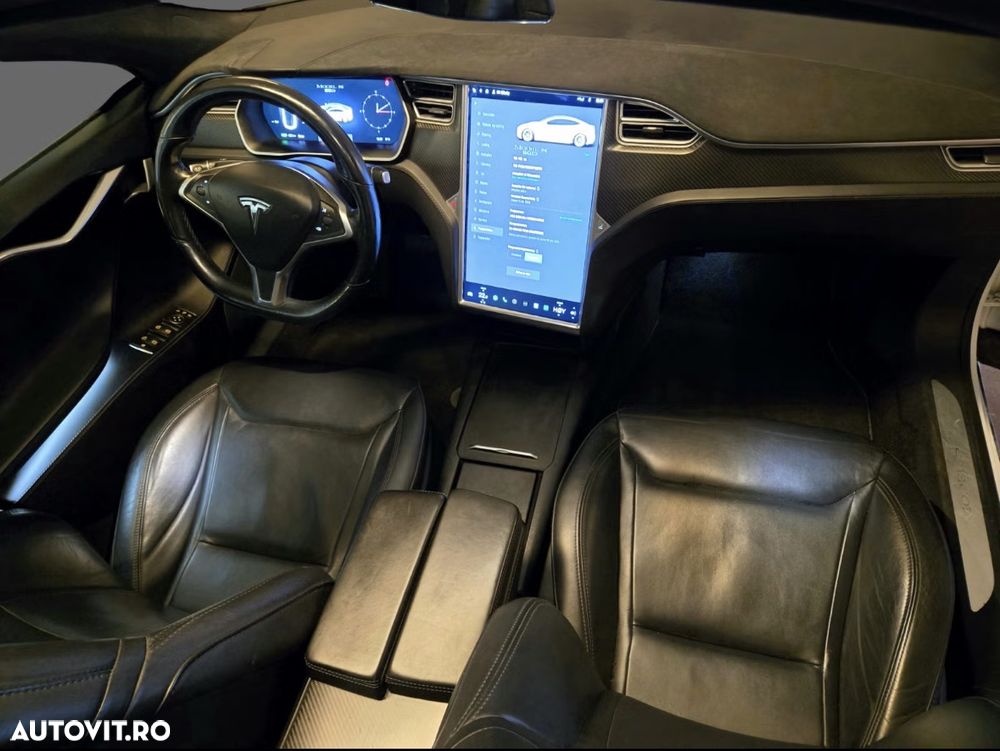 Tesla Model S - 4