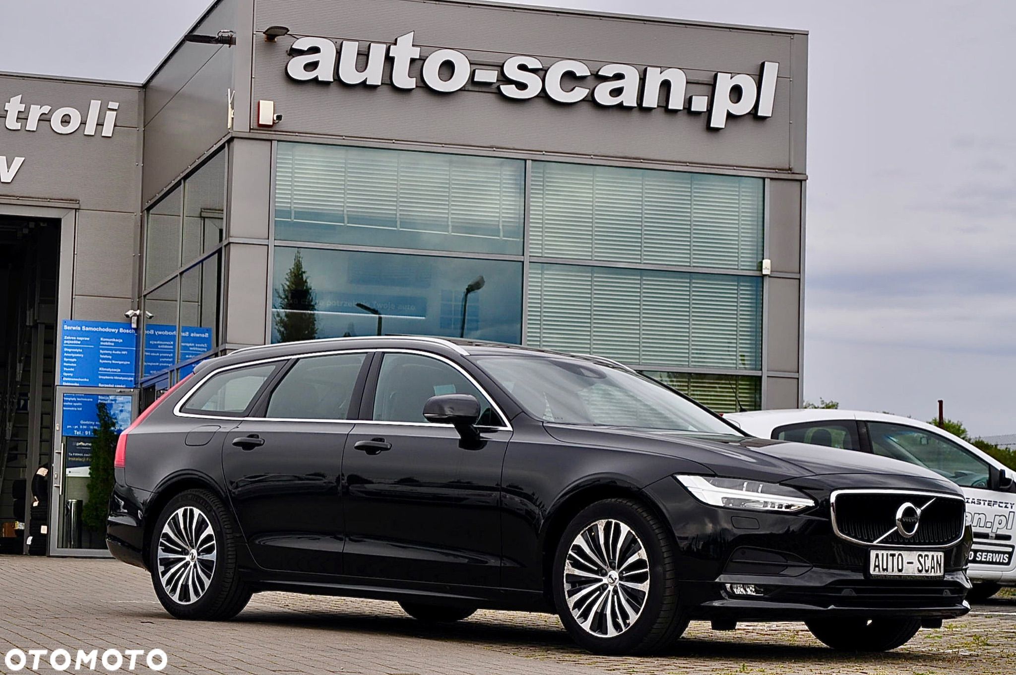 Volvo V90 D4 Geartronic Momentum Pro - 1