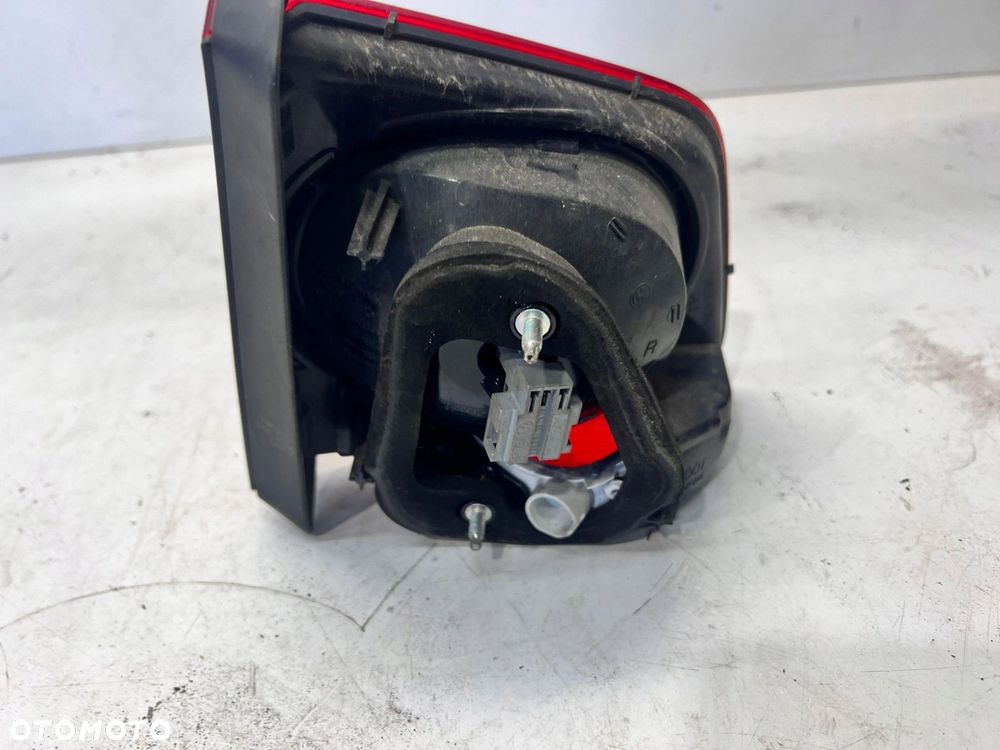 LAMPA PRAWY TYŁ Z KLAPY VW TIGUAN 5N0945094B - 3