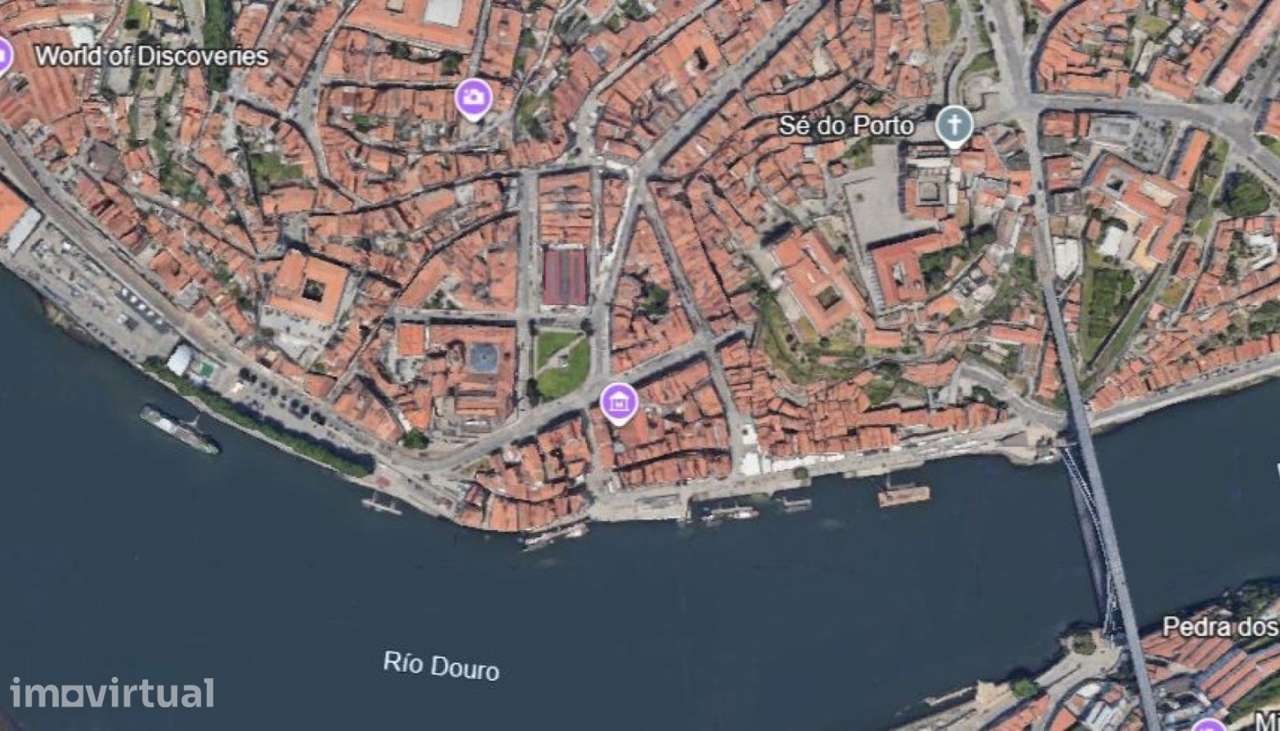Prédio para recuperar à venda na zona histórica do Porto - Grande imagem: 4/4