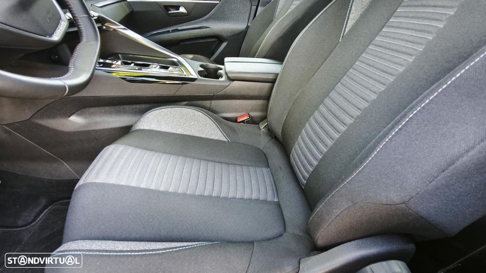 Peugeot 3008 1.6 Hybrid Allure Pack e-EAT8 - 36