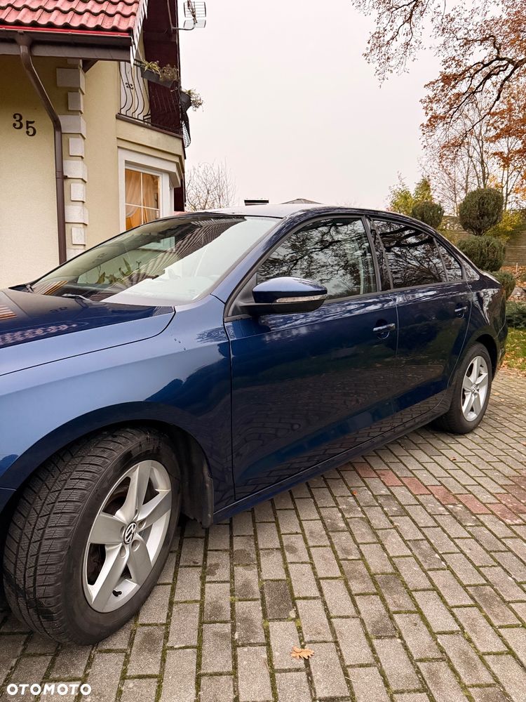 Volkswagen Jetta - 4