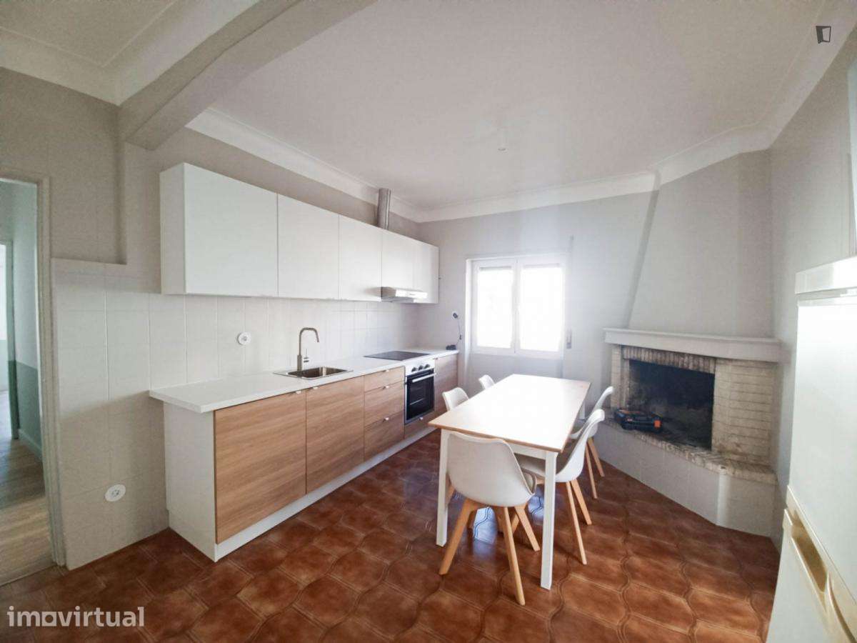 Quarto - localizado em Guimaraes - Grande imagem: 5/13