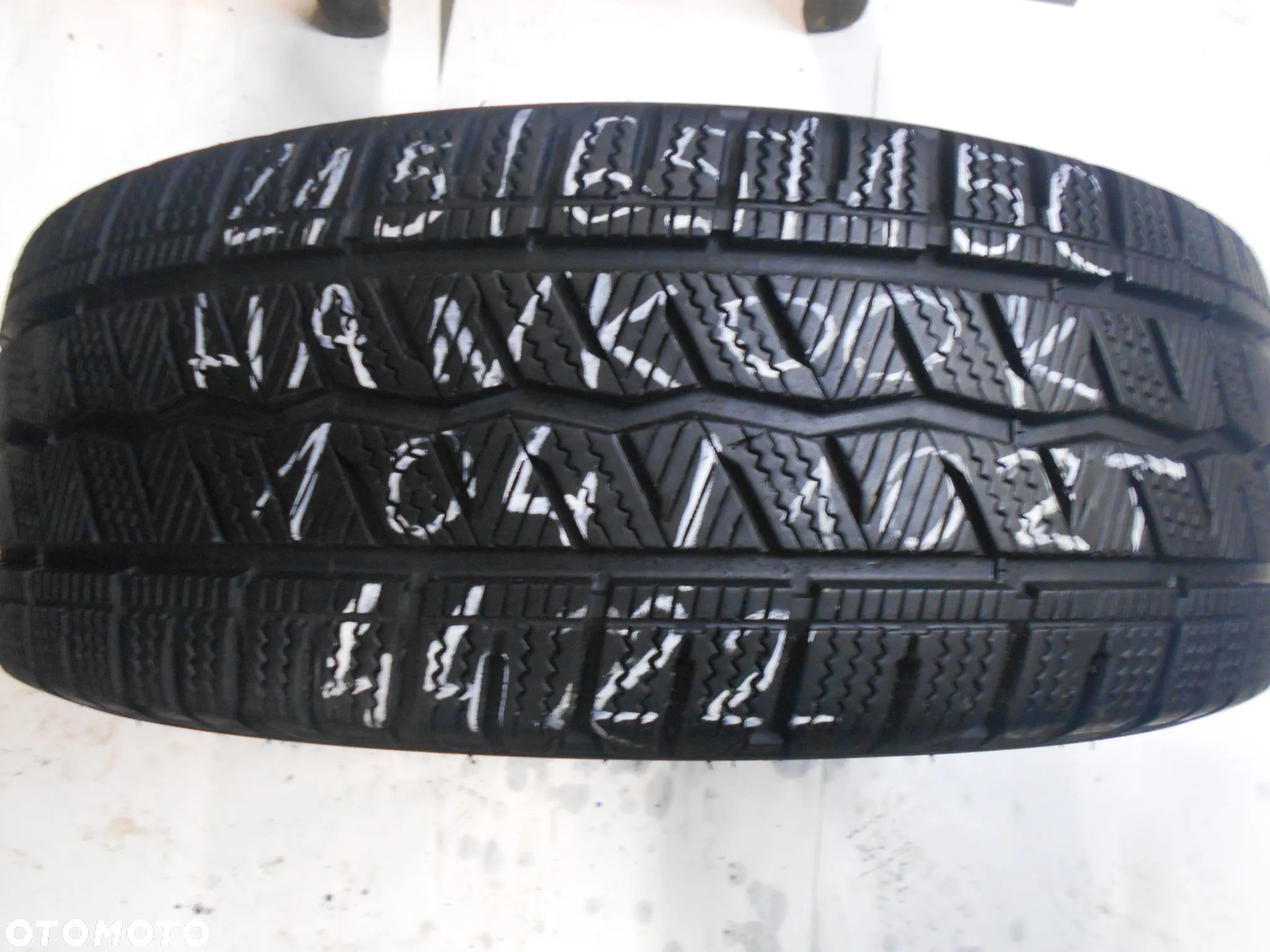 OPONA POJEDYNKA 215/65R15C  HANKOOK WINTER I*CEPT LV DOT 4422 8MM - 1