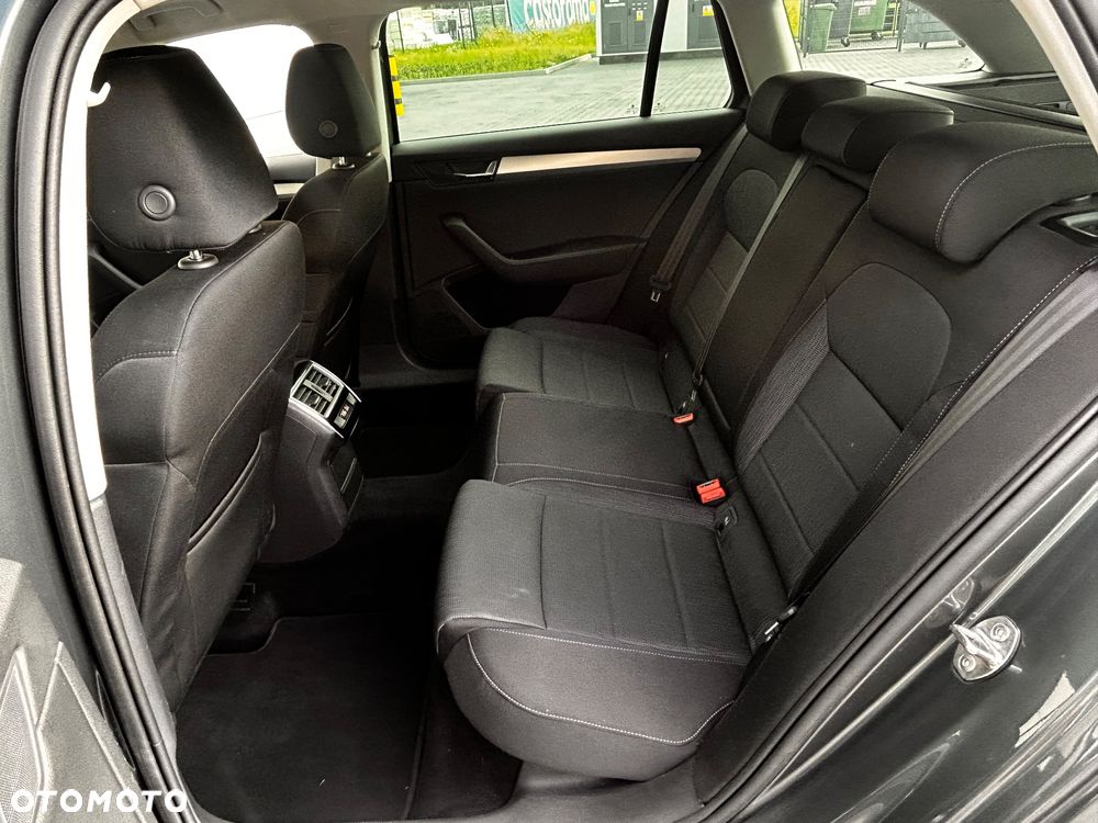 Skoda Superb 2.0 TDI DSG Premium Edition - 8