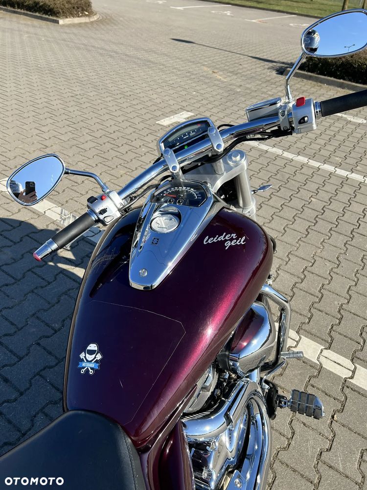 Suzuki Intruder - 12