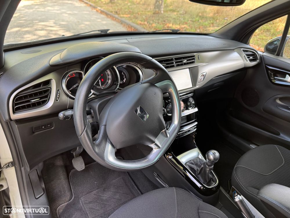 DS DS3 1.6 BlueHDi Black Lezard - 21