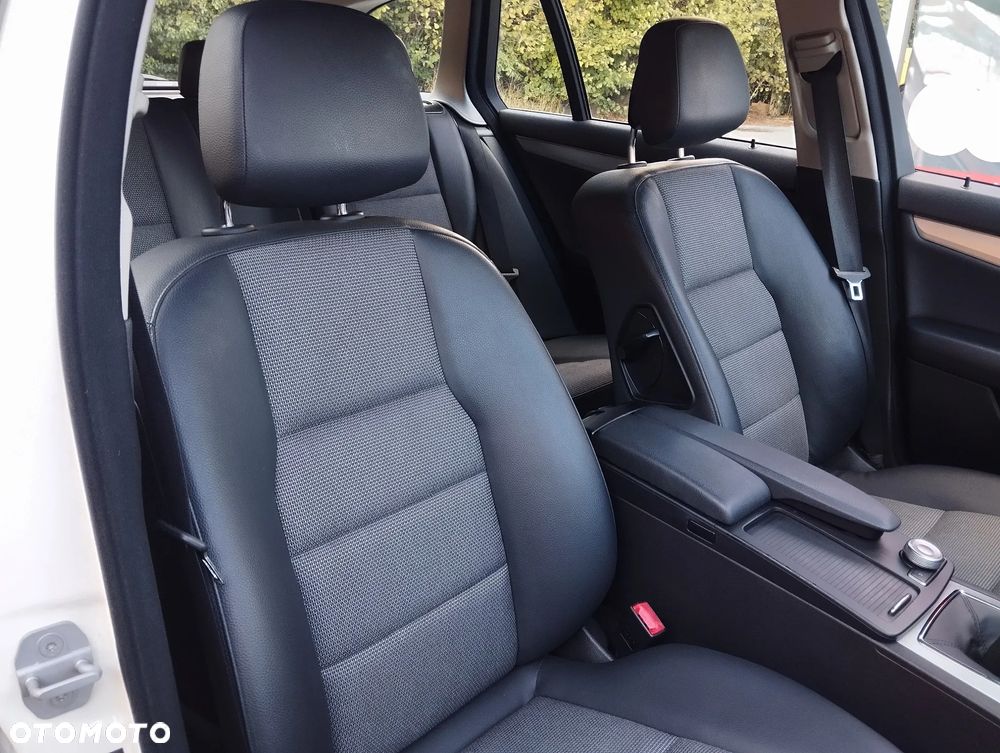 Mercedes-Benz Klasa C 180 T Kompressor BlueEFFICIENCY Avantgarde - 24