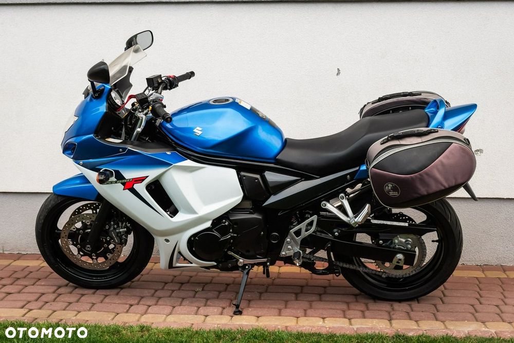 Suzuki GSX - 6