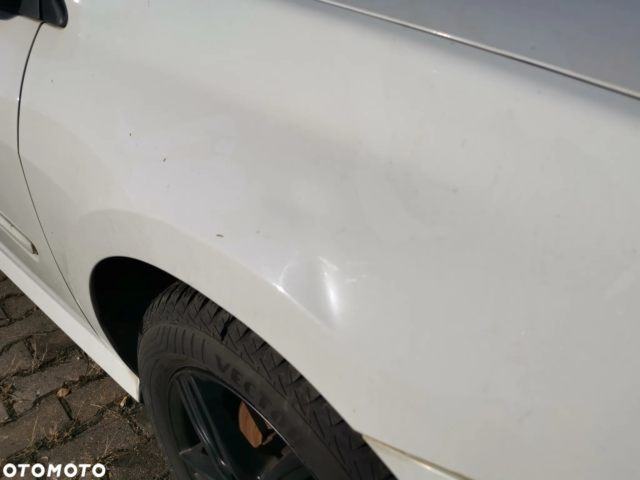 Błotnik Prawy Przód  Renault Laguna III OV369 - 2