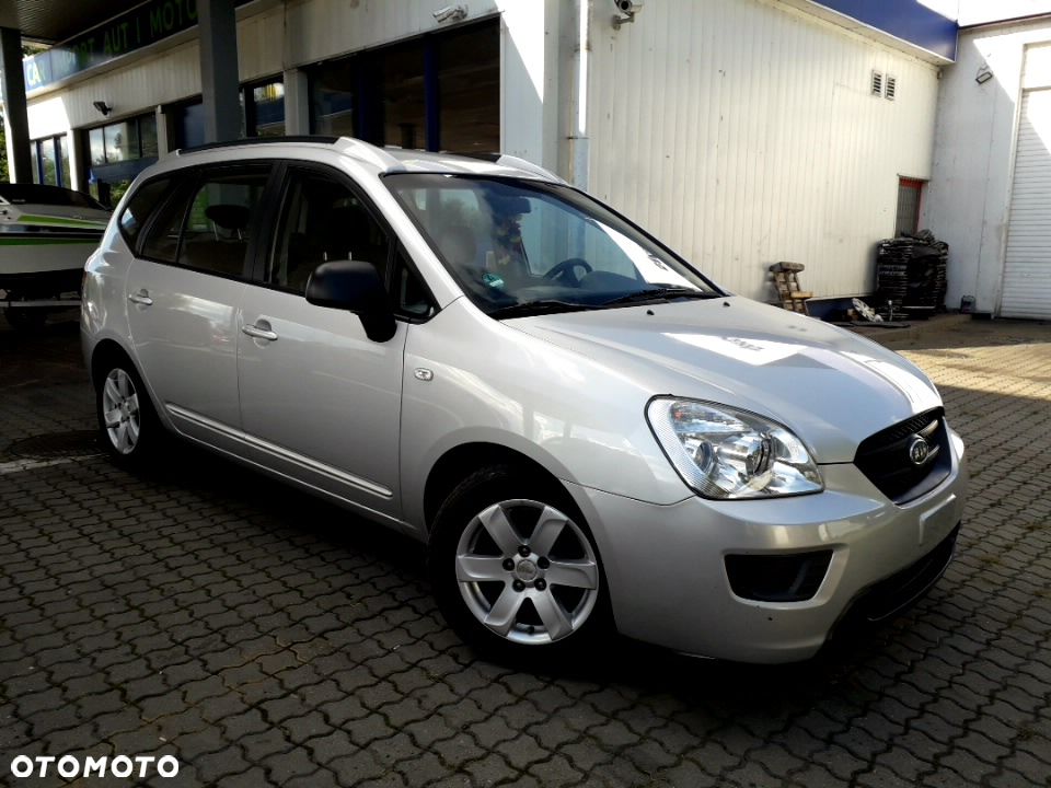 Kia Carens - 34