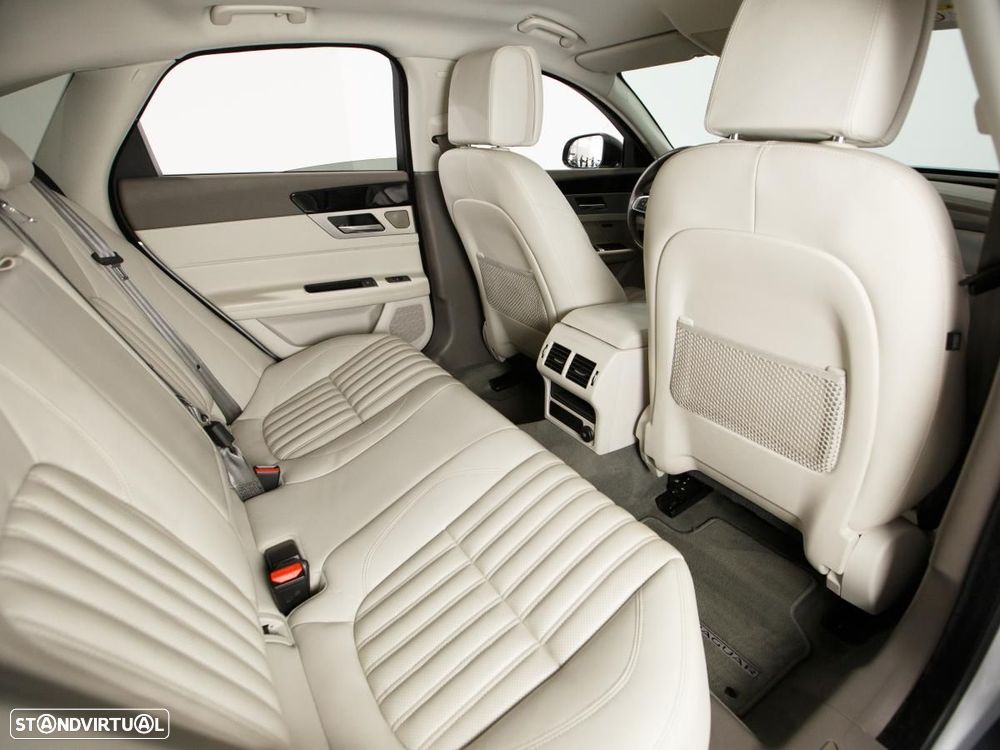 Jaguar XF - 11