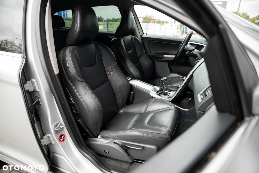 Volvo XC 60 D3 Drive-E Ocean Race - 25