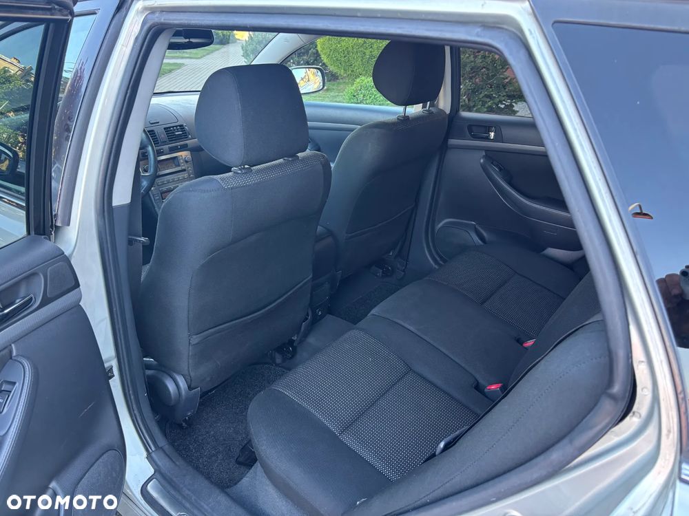 Toyota Avensis 1.8 VVT-i Executive - 26