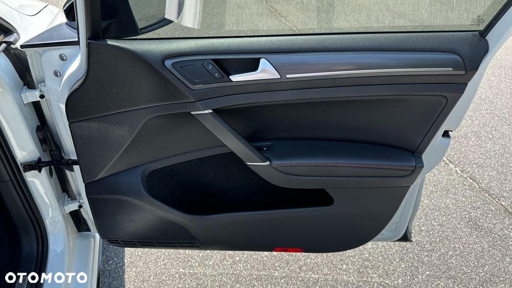 Volkswagen Golf - 29