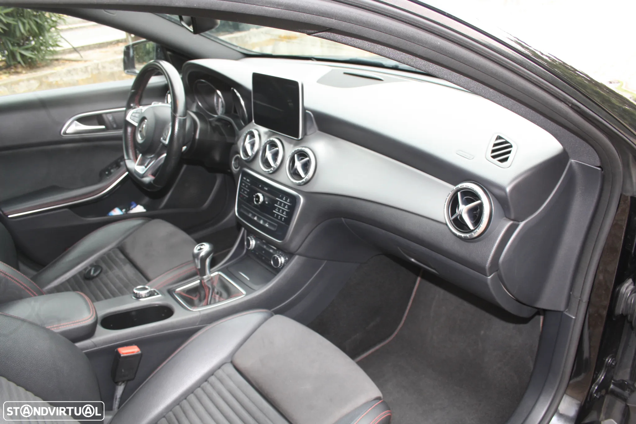 Mercedes-Benz CLA 180 d Shooting Brake AMG Line - 28