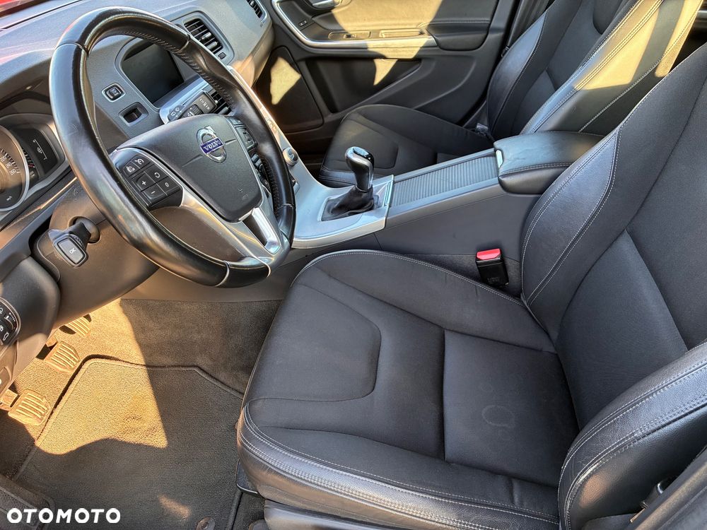Volvo V60 D3 Momentum - 28
