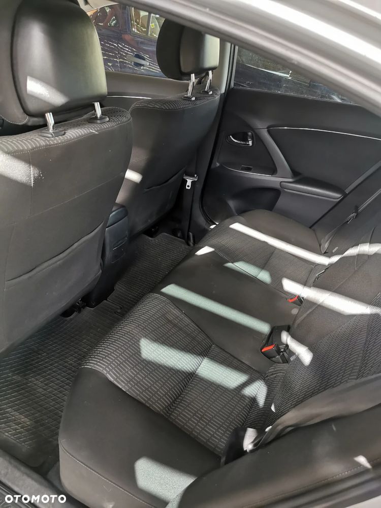 Toyota Avensis 2.0 D-4D Sol - 9