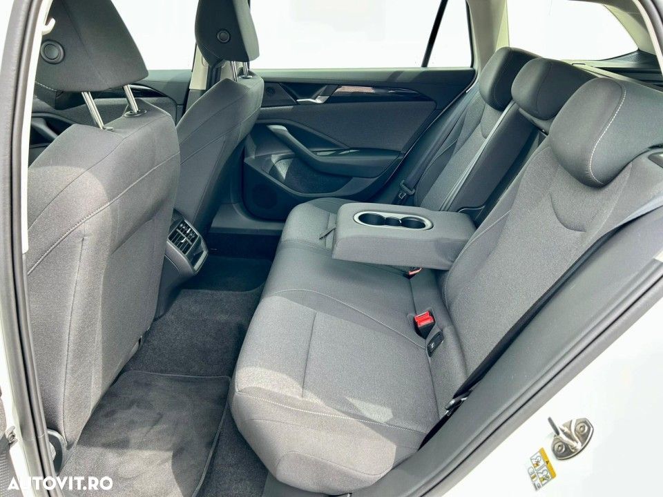 Volkswagen Passat - 27