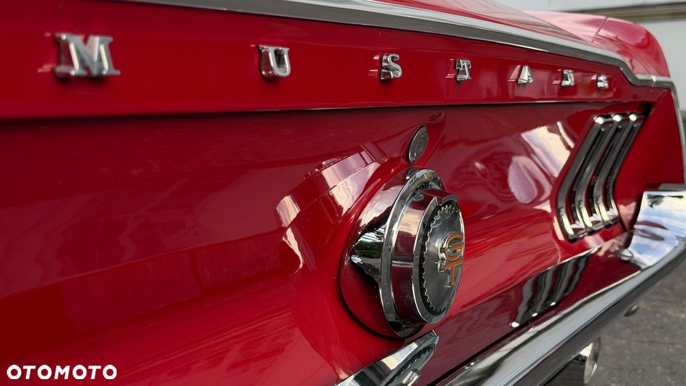 Ford Mustang - 35