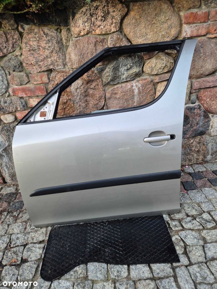 skoda roomster drzwi lewy przód przednie lewe kierowcy  9202