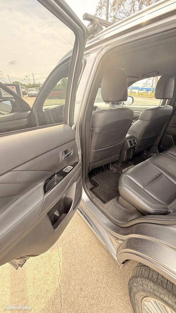 Mitsubishi Outlander - 17
