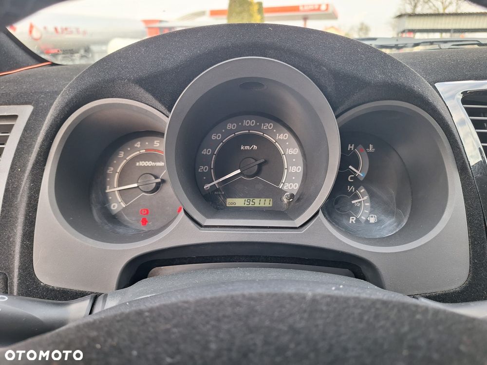 Toyota Hilux 2.5 D-4D DLX - 13