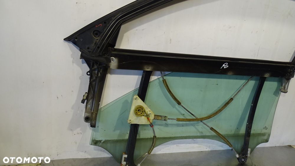 MECHANIZM PODNOSZENIA SZYB PRAWY PRZÓD AUDI A3 8P 2.0TDI - 8