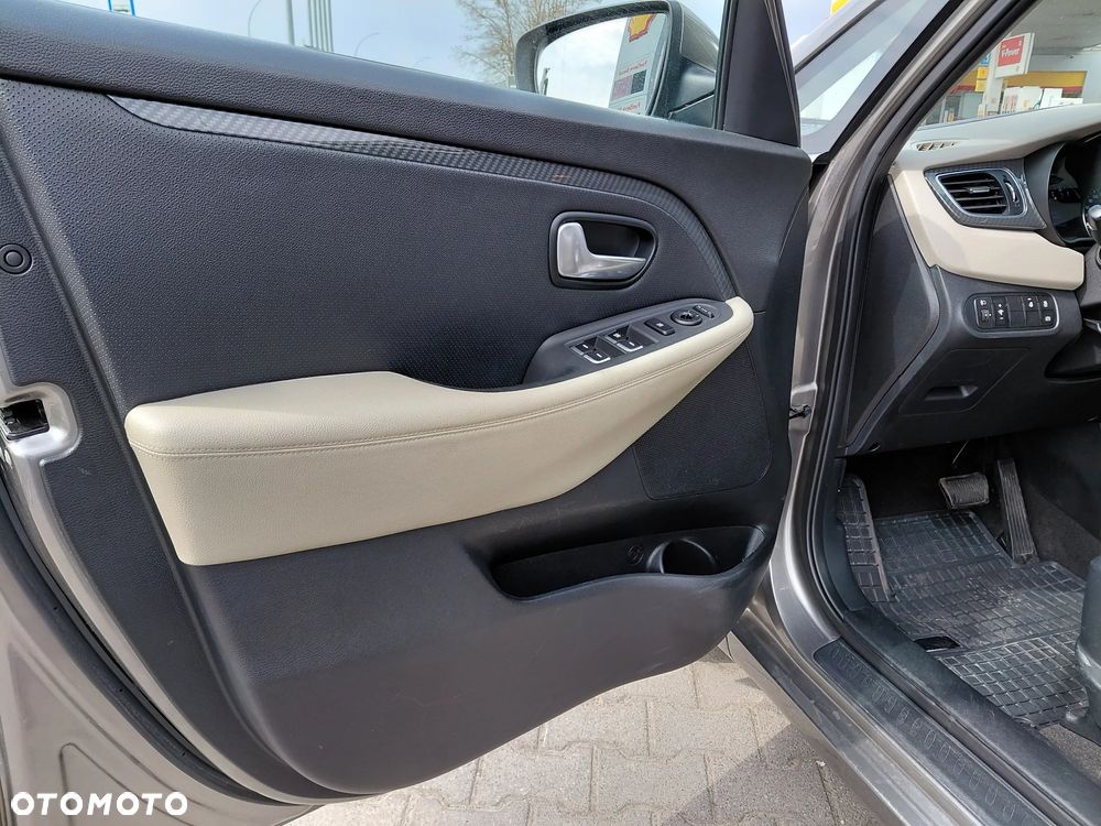 Kia Carens 1.7 CRDi Business Line 7DCT - 10