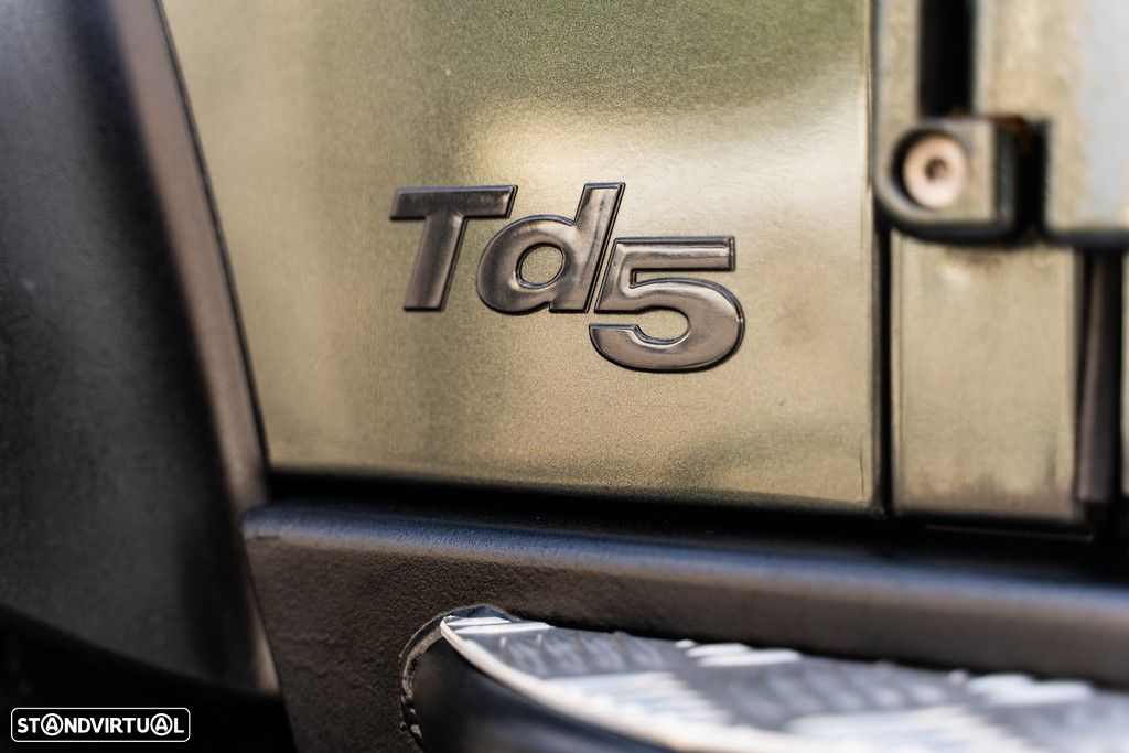 Land Rover Defender - 34