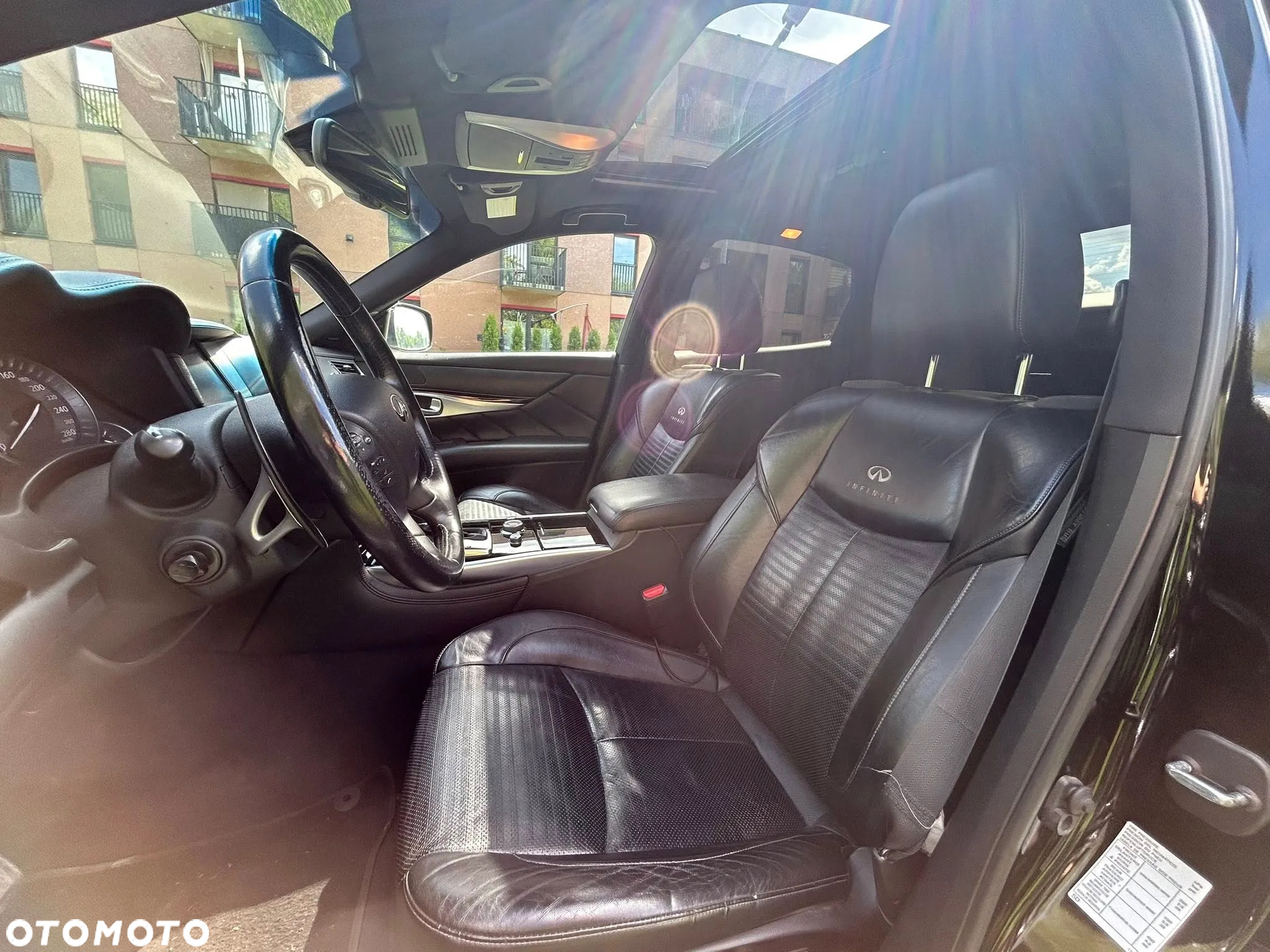 Infiniti M M37 - 11