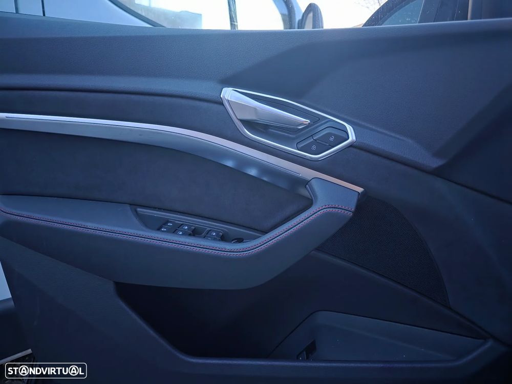 Audi Q8 e-Tron Sportback 50 quattro S line - 11