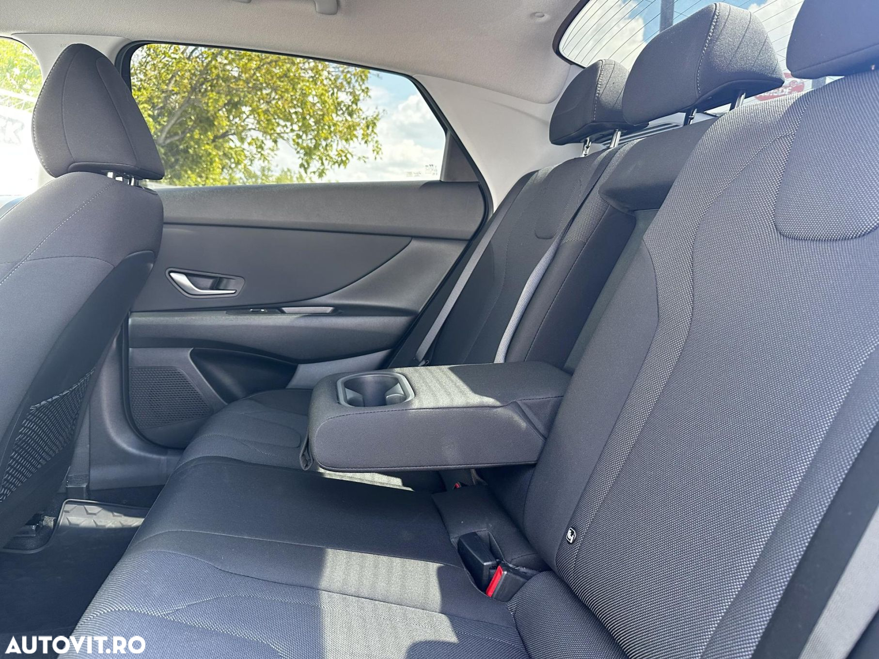 Hyundai Elantra - 24