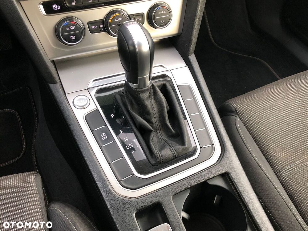Volkswagen Passat - 22