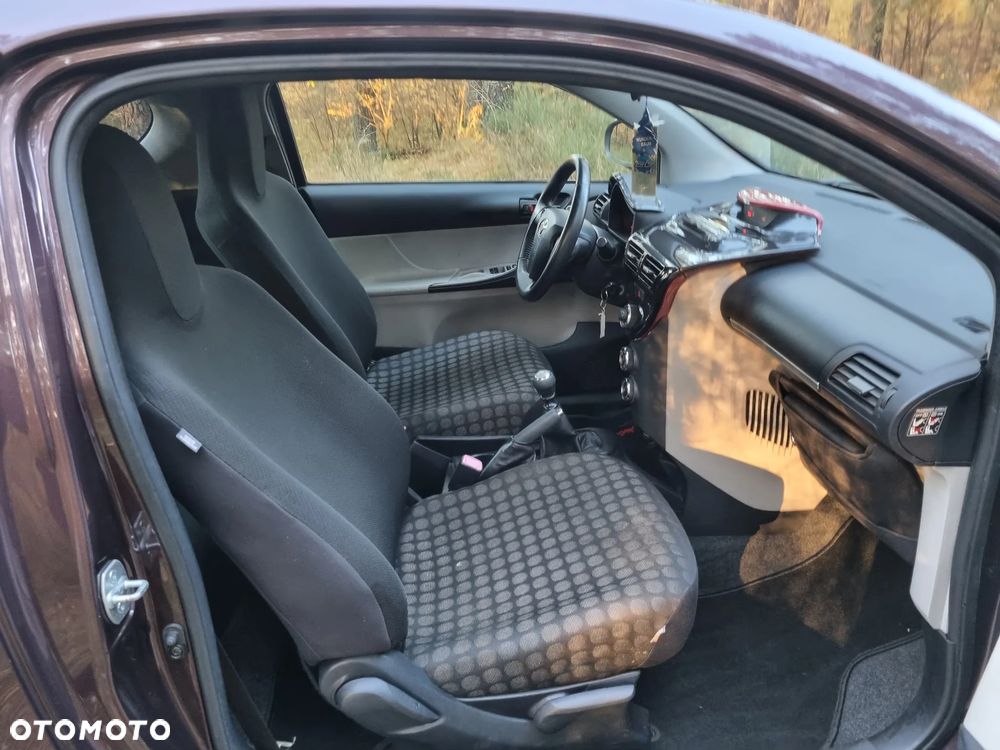 Toyota iQ - 19